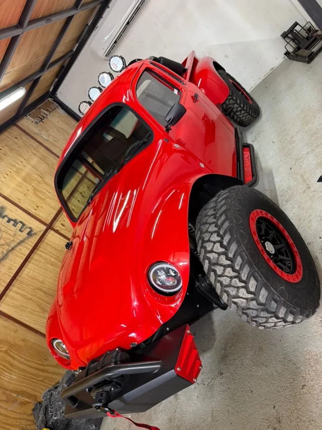 Detalle del Vocho rojo TMP